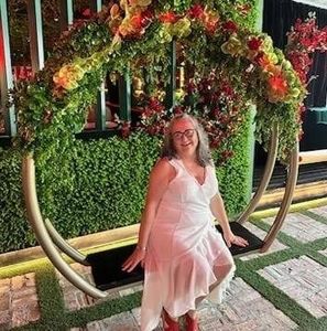 Meet your Posher, Lora